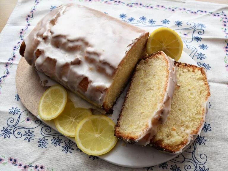 Lemon drizzle cake